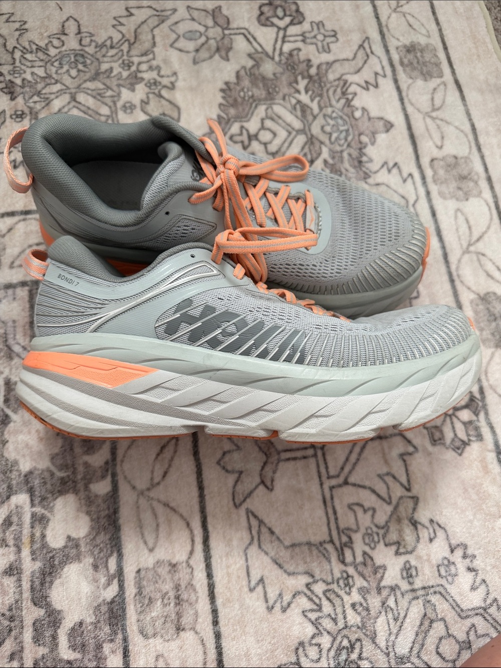 Women's HOKA Bondi size 8